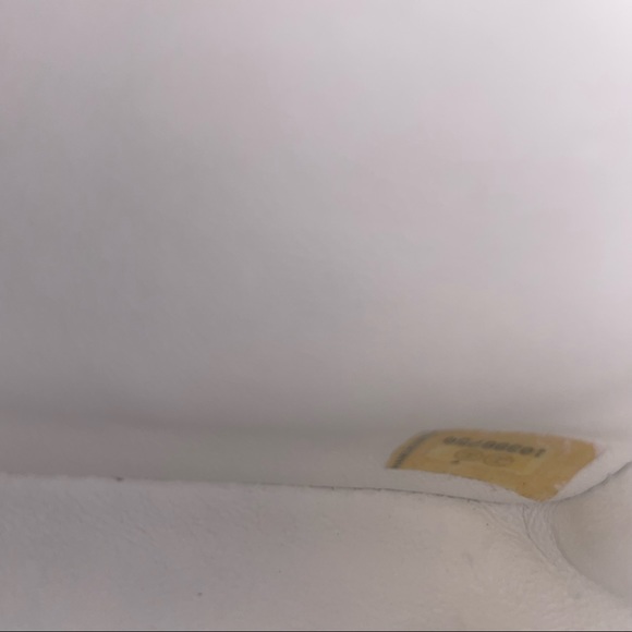 Sold Chanel Vintage White caviar mini square, silver hardware. - Picture 14 of 16